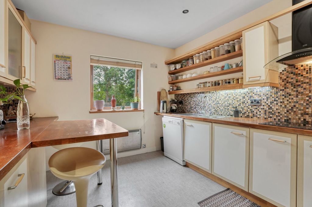 Additional image 10 of 3 bed flat for saleWoodward Place, Loughton Lodge, Milton Keynes MK8