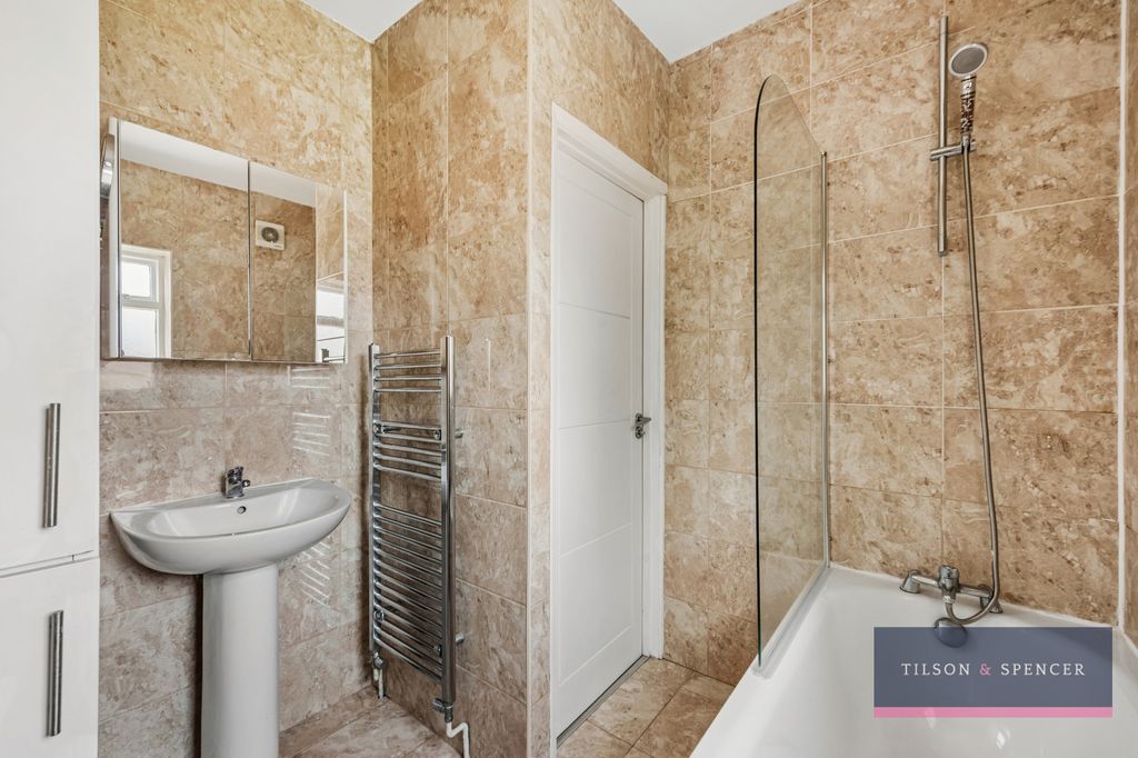 Property photo 3 of 12 060720264_Tils_2B Elmhurst Road _N17 6Rq_002_Wm