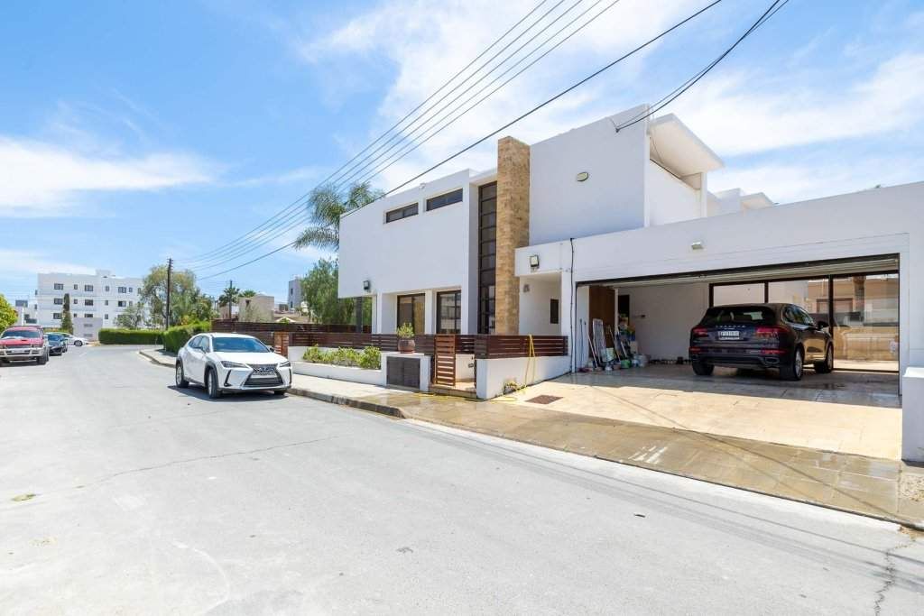 Property photo 1 of 30