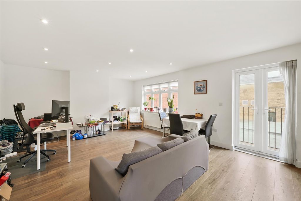 Property photo 1 of 11 Aldershot Road (17).Jpg