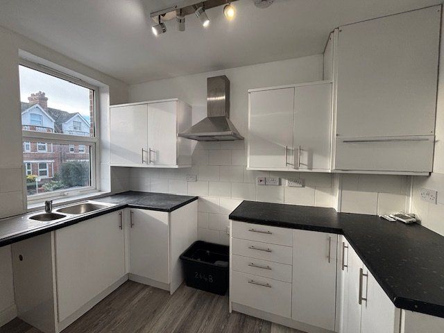 Property photo 3 of 6 Kitchen