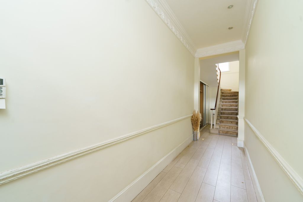 Property photo 2 of 11 Picture No. 12