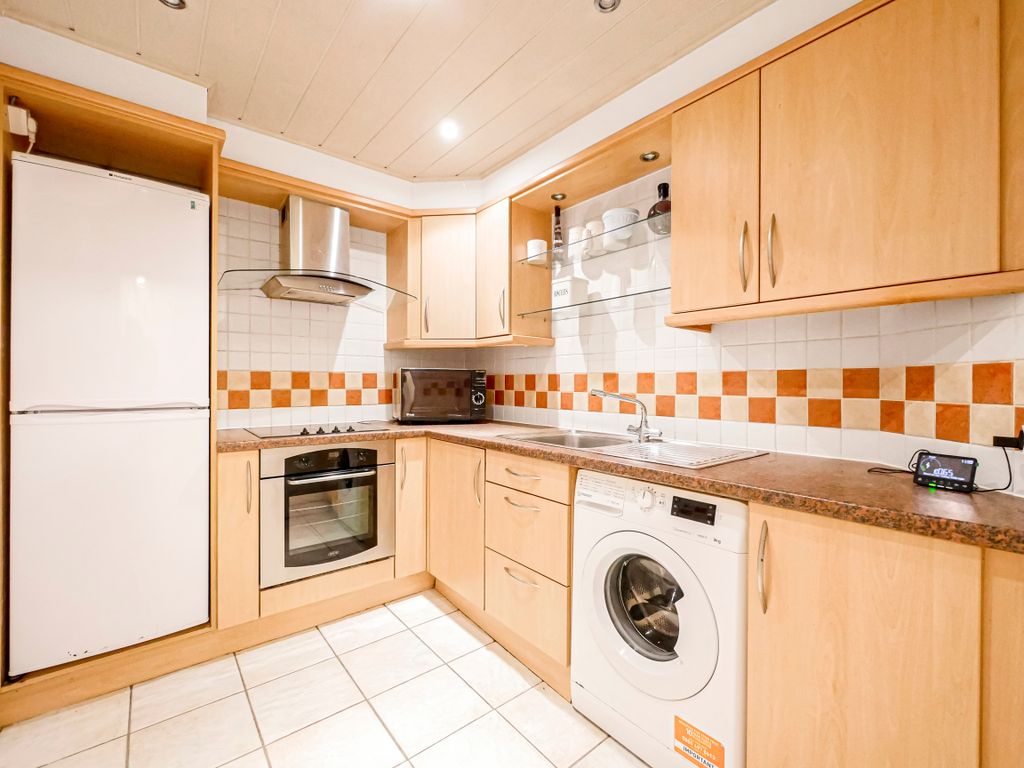 Property photo 2 of 10 Kitchen