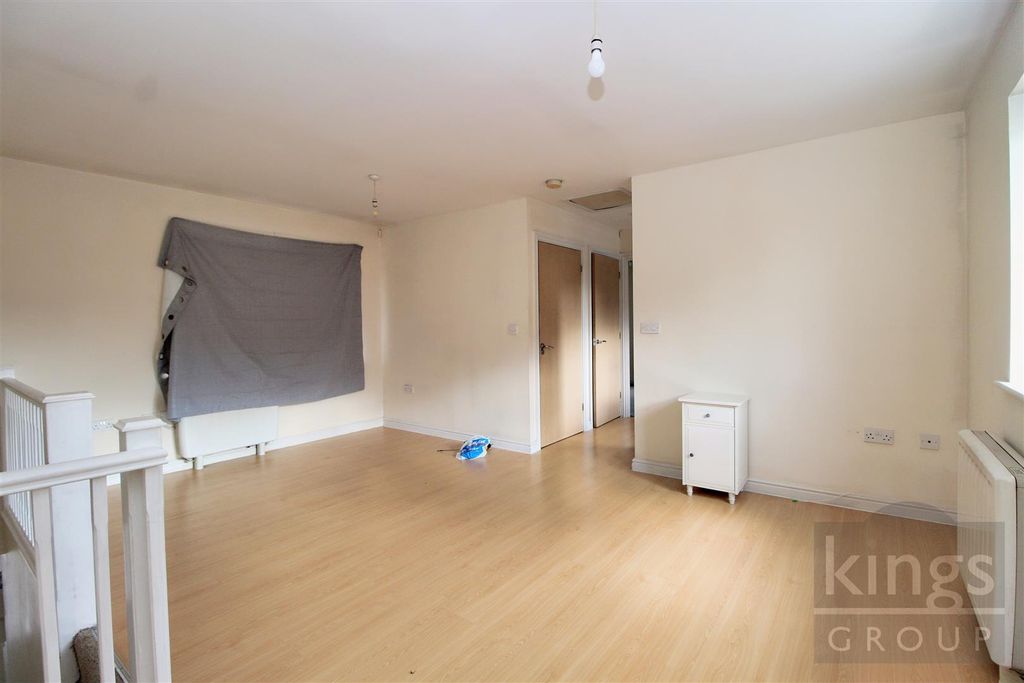 Property photo 2 of 9 Lounge