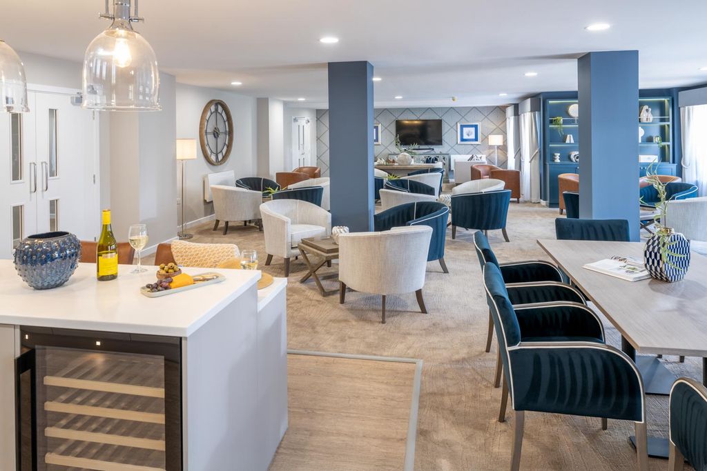 Property photo 1 of 15 Communal Lounge