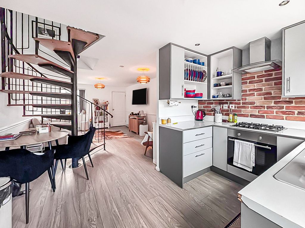 Property photo 2 of 17