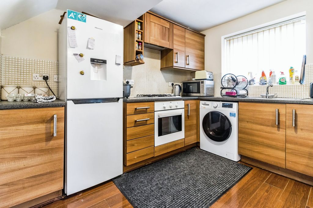 Property photo 3 of 20 Kitchen