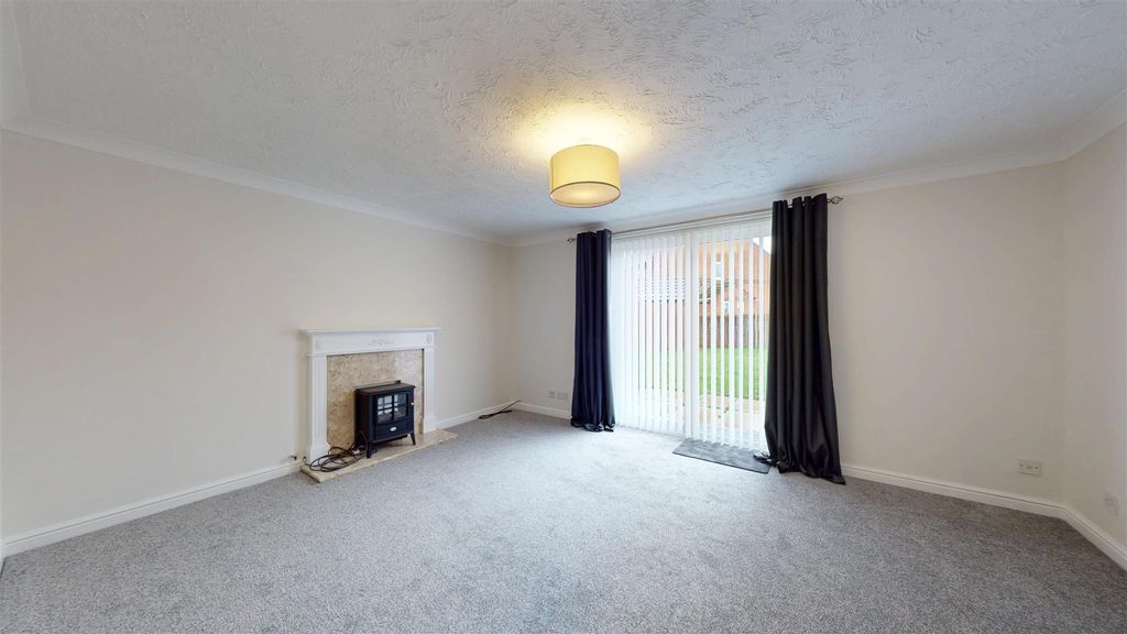 Property photo 3 of 10 Living Room