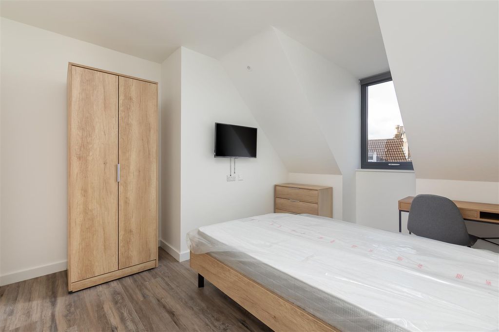 Property photo 3 of 5 Hr-Themewslivingstonrdoldfieldparkba23Pq-9.3-2.Jpg