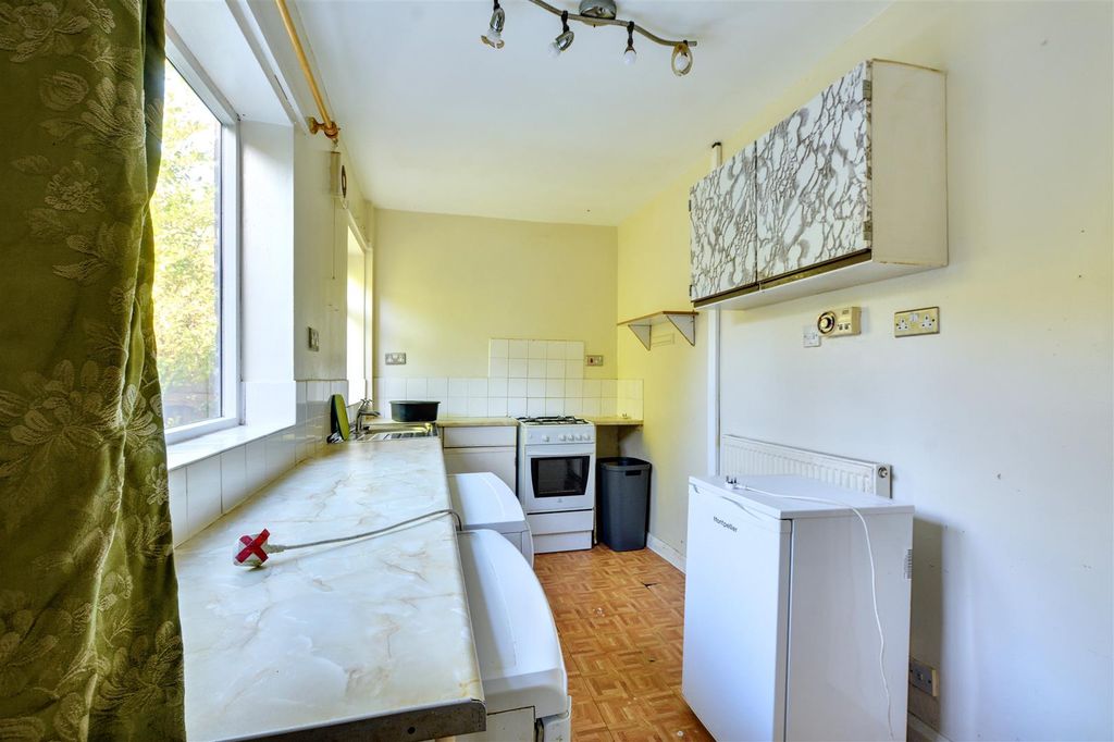 Property photo 3 of 8 Kitchen.Jpeg