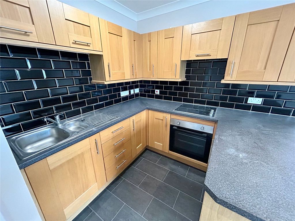 Property photo 2 of 11 Kitchen
