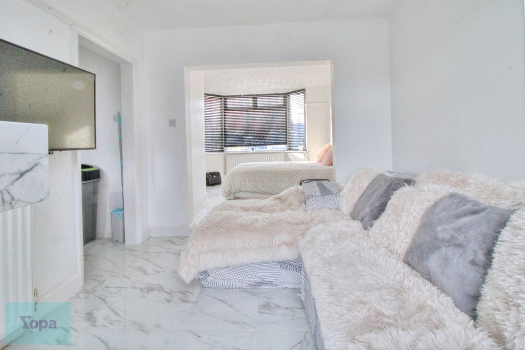 Property photo 3 of 16 7Bd7A790-4