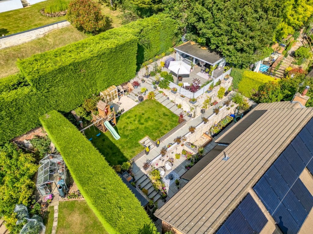Property photo 2 of 40 3771216
