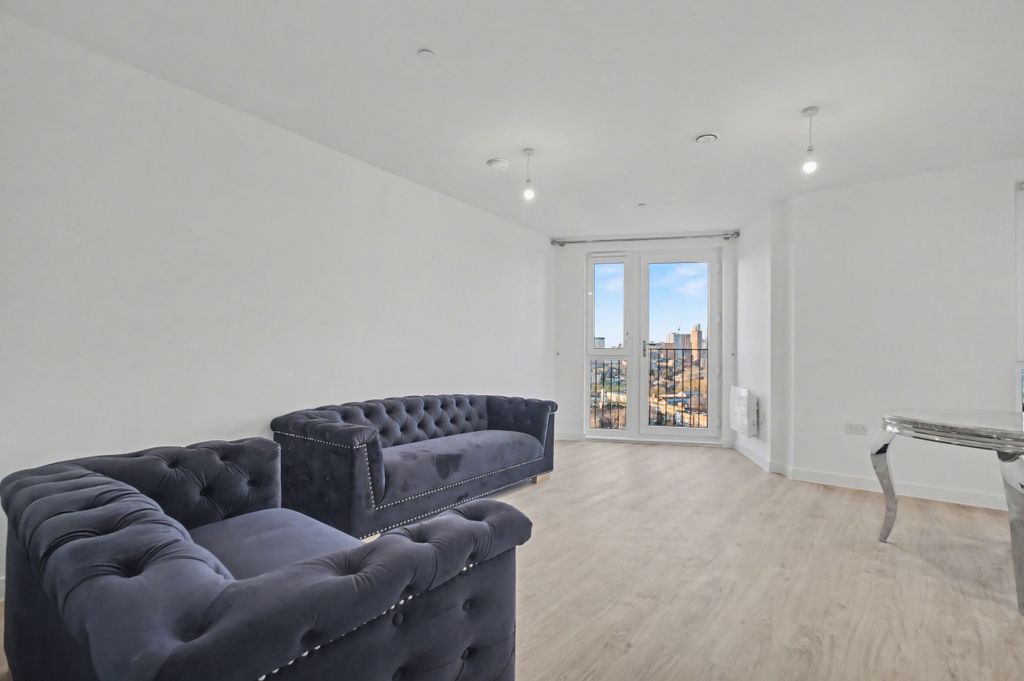 Property photo 2 of 32