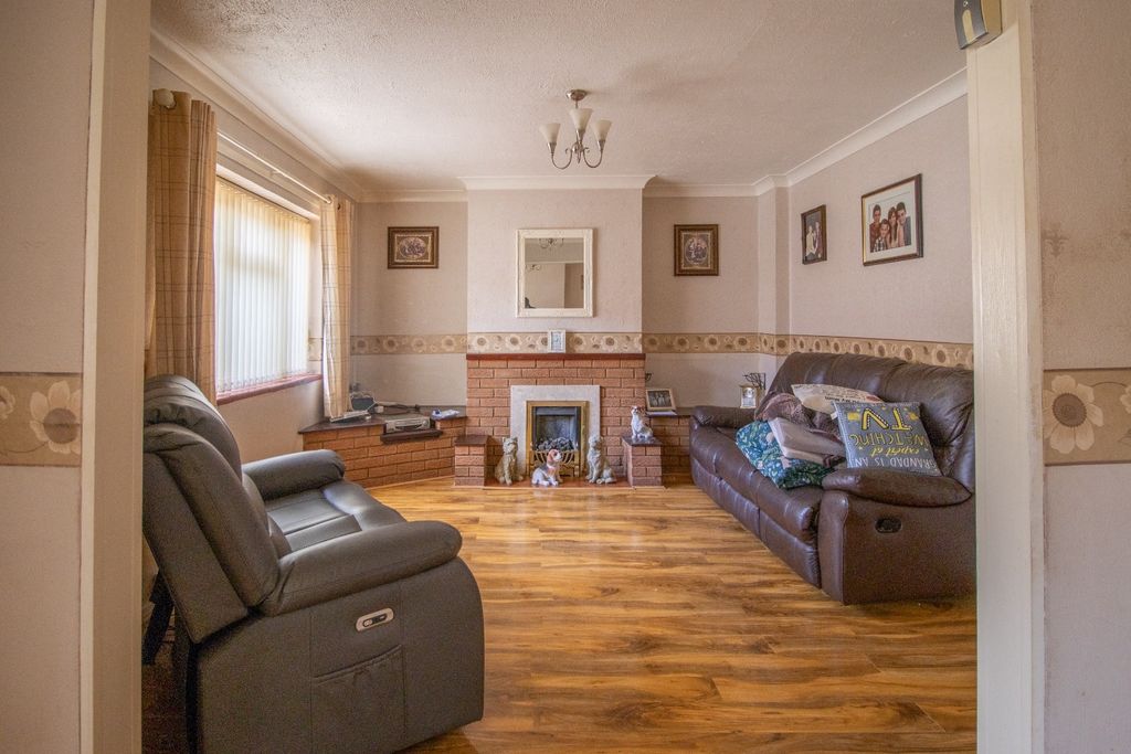 Property photo 3 of 21 4920486