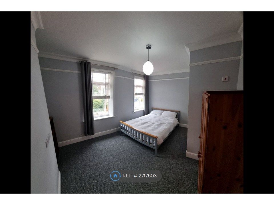 Property photo 3 of 10 Master Bedroom