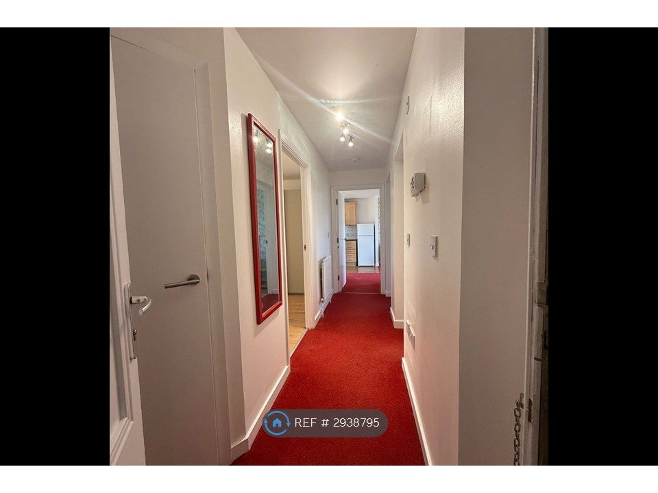 Property photo 2 of 11 Hall Way