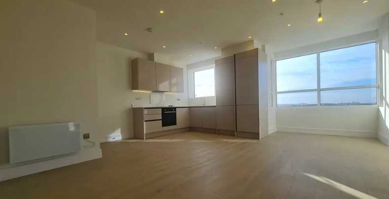 Property photo 3 of 13 Kitchen