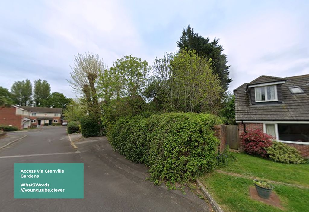 Property photo 3 of 6 Roadside