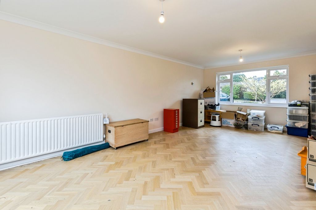 Property photo 3 of 15 Lounge