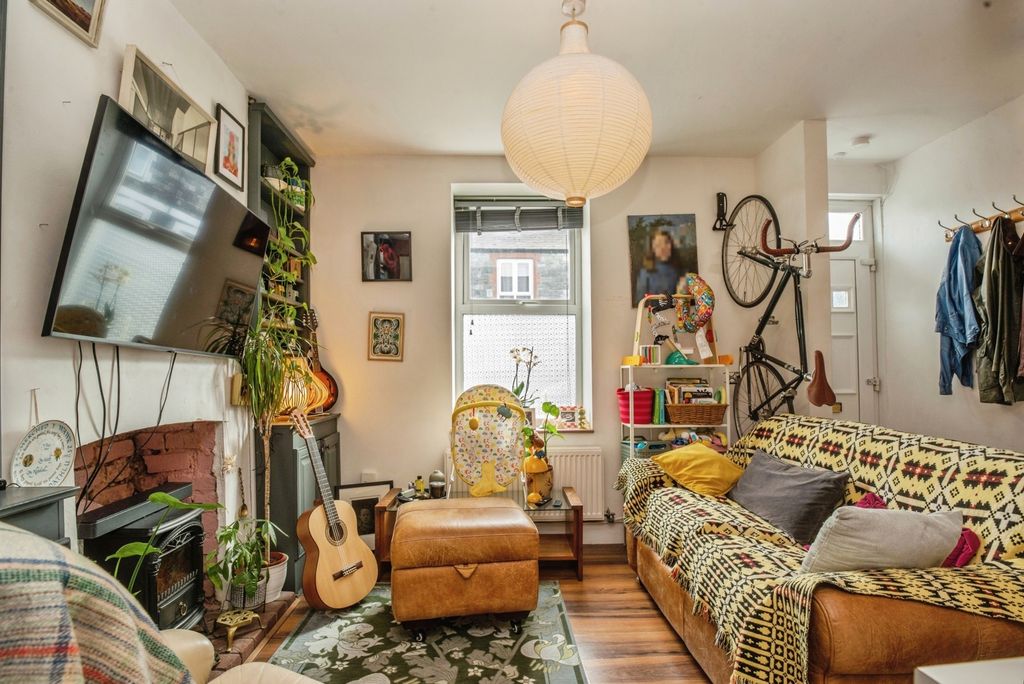 Property photo 3 of 18 Pbox-Img.Jpg