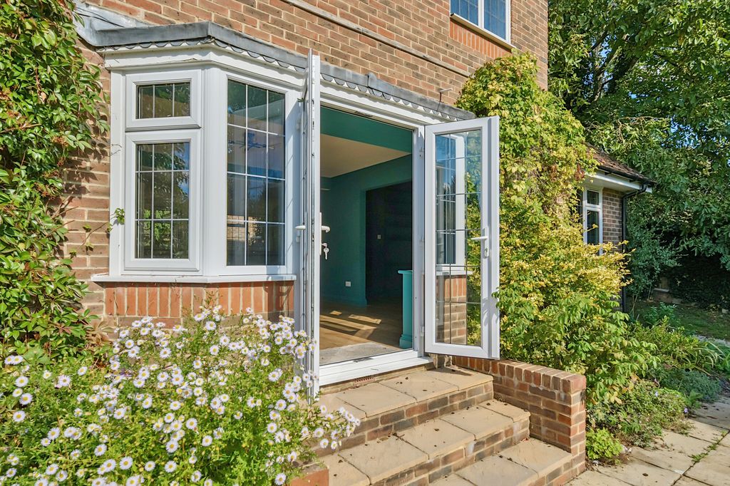 Property photo 2 of 26