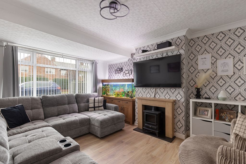 Property photo 3 of 15 Lounge