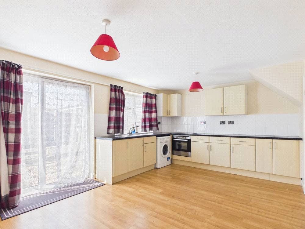 Property photo 3 of 12 Kitchen
