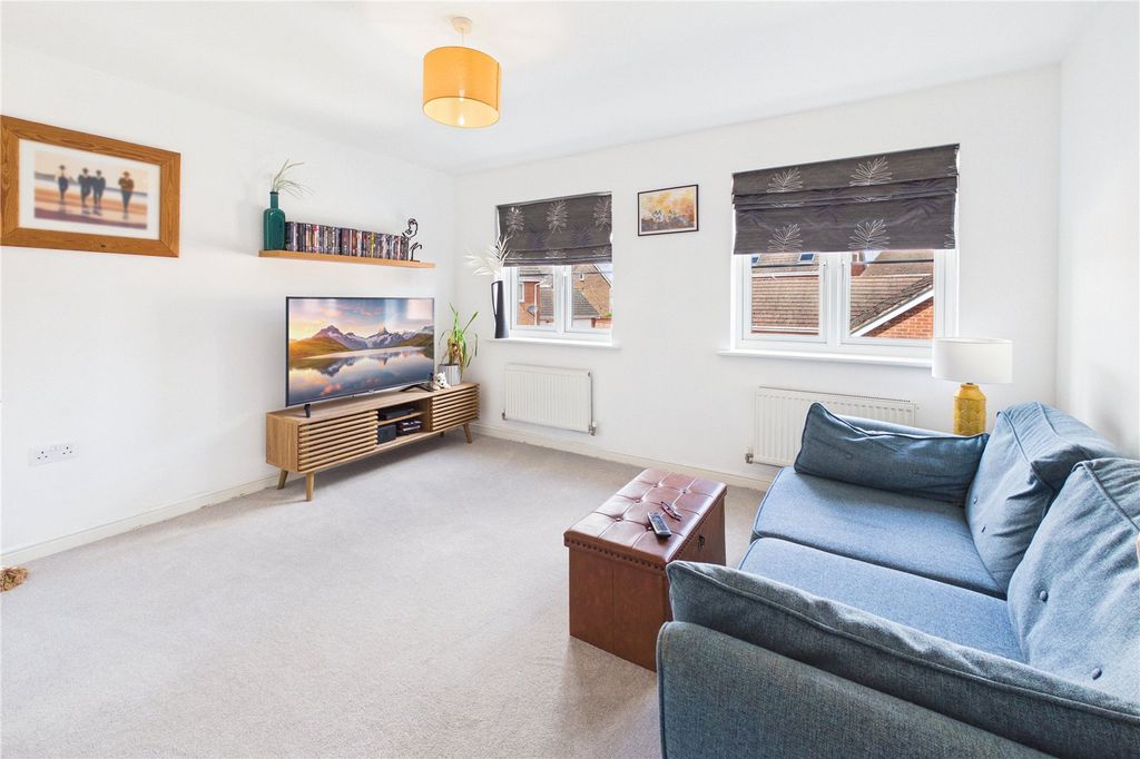 Property photo 2 of 20 Living Room