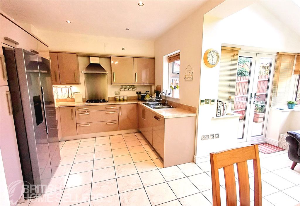 Property photo 3 of 15 Picture No. 10