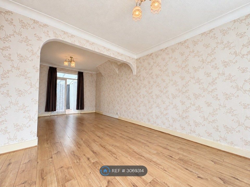 Property photo 3 of 11 Living Room
