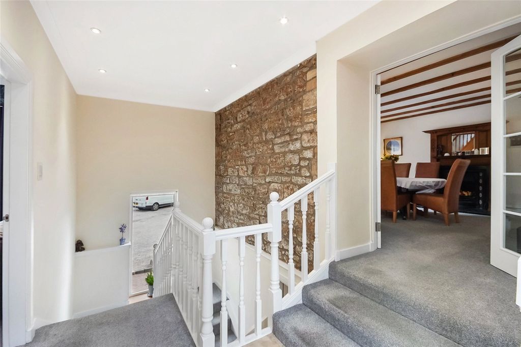 Property photo 3 of 22 Picture No. 02