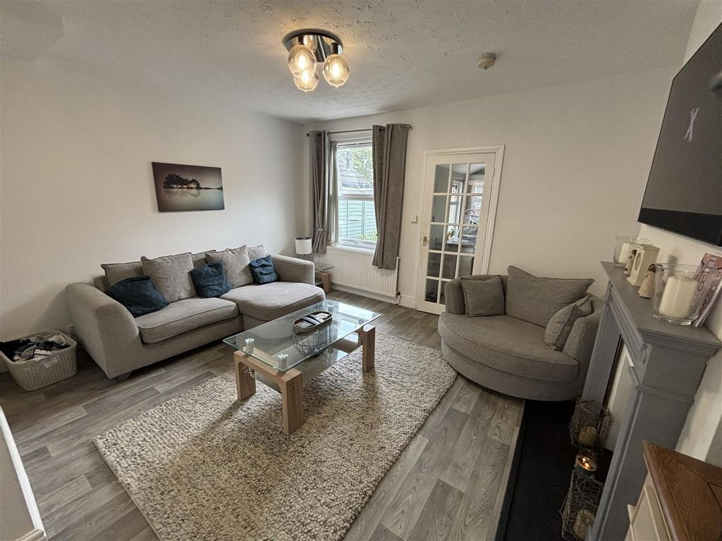 Property photo 3 of 10 Sitting Room
