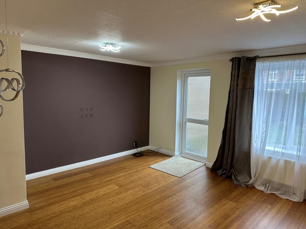 Property photo 3 of 7 Living Room