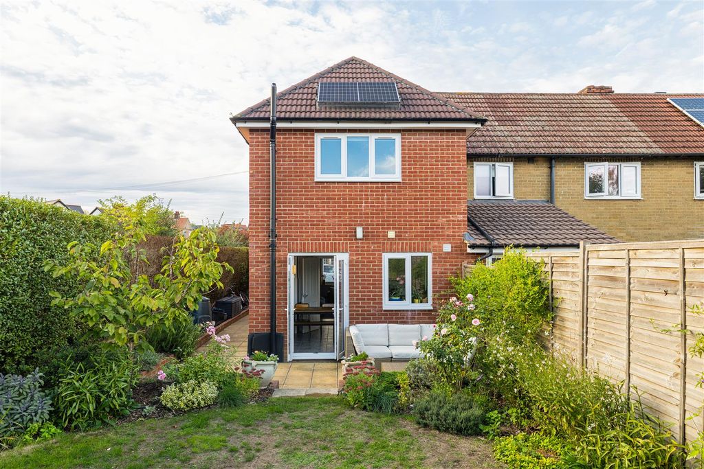 Property photo 2 of 24 16A Elizabeth Road Godalming-7.Jpg