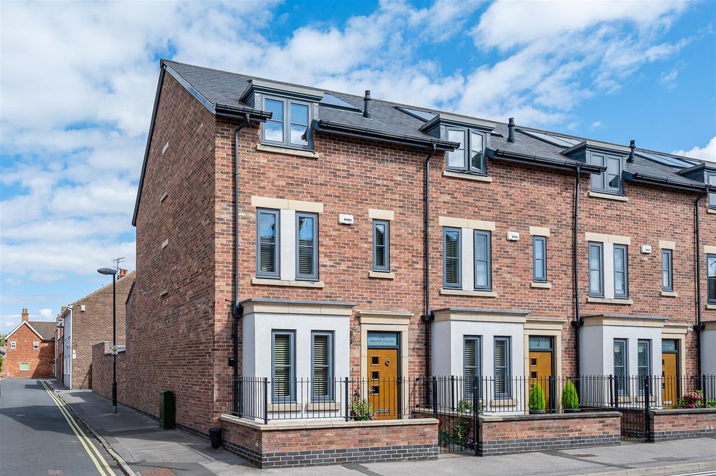 Property photo 1 of 15 External