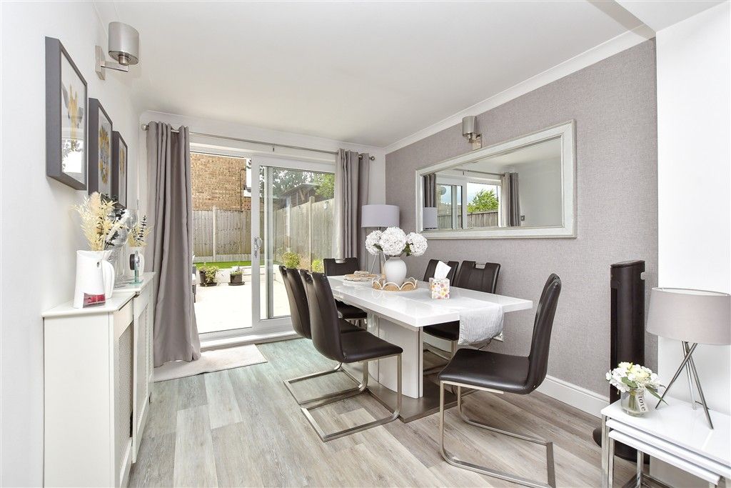 Property photo 3 of 9 Dining Area