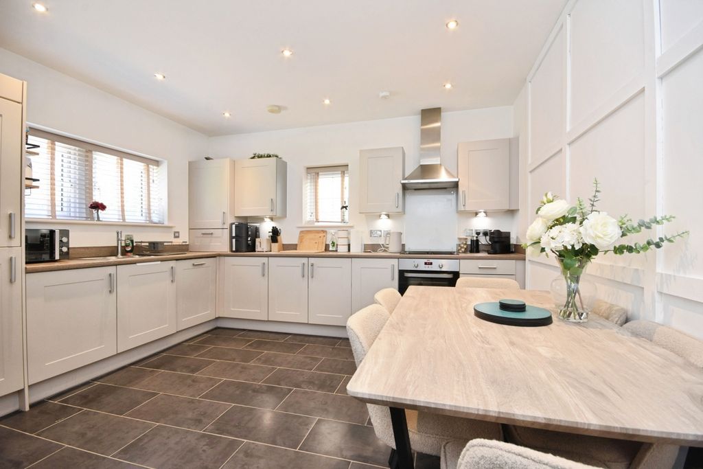 Property photo 2 of 20 Pbox-Img.Jpg