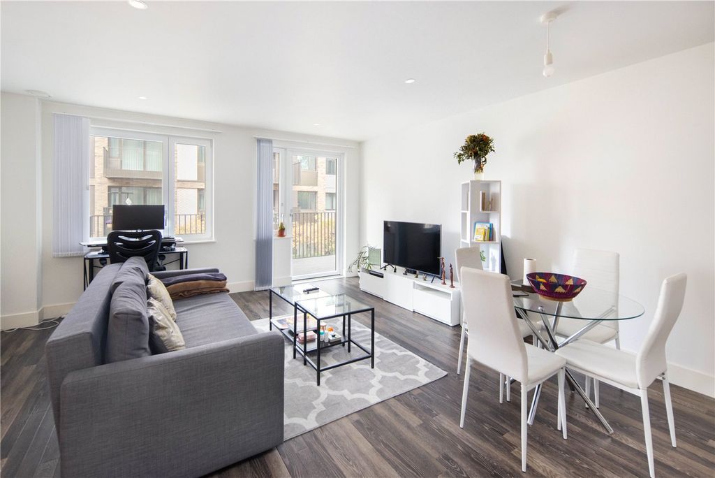 Property photo 2 of 6 Reception Kitchen