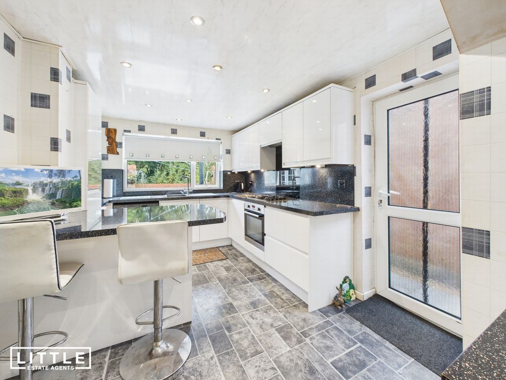 Property photo 2 of 19 Photo 7