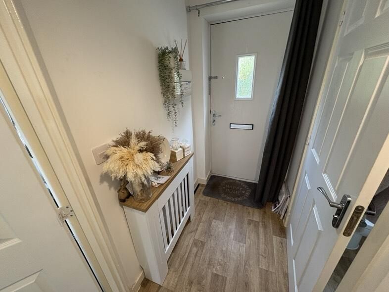 Property photo 2 of 21 Hallway