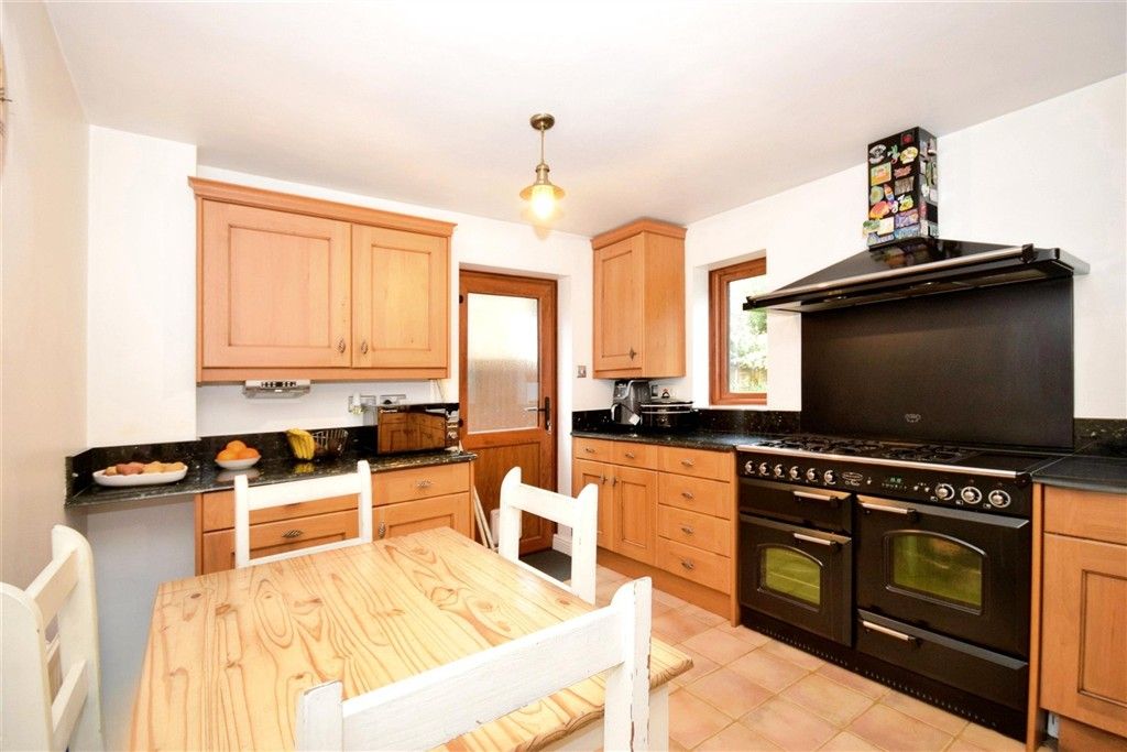 Property photo 2 of 18 Kitchen