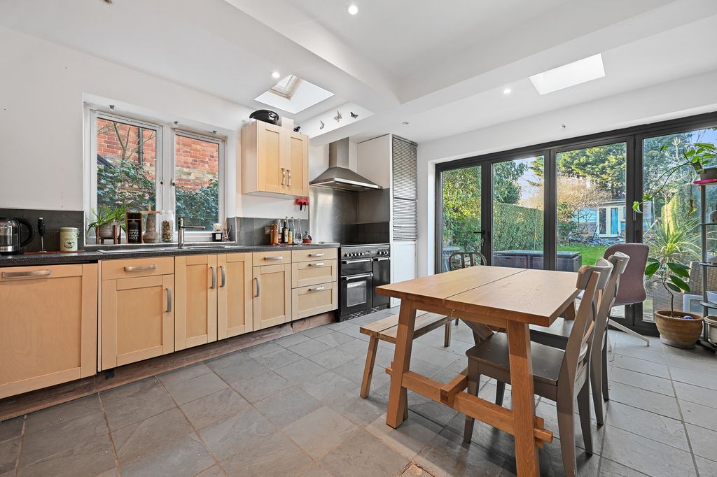 Property photo 3 of 11 8