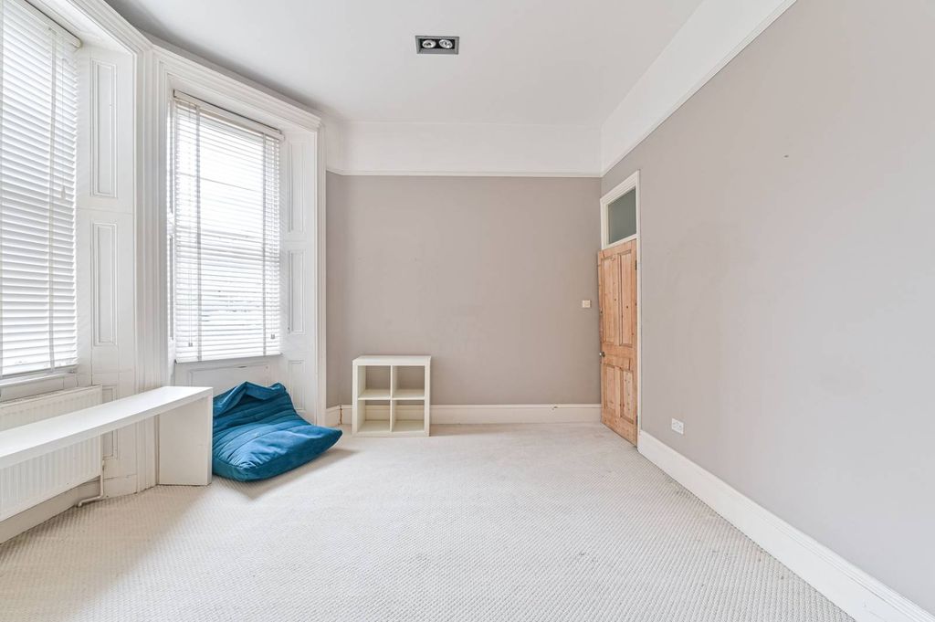 Property photo 3 of 24