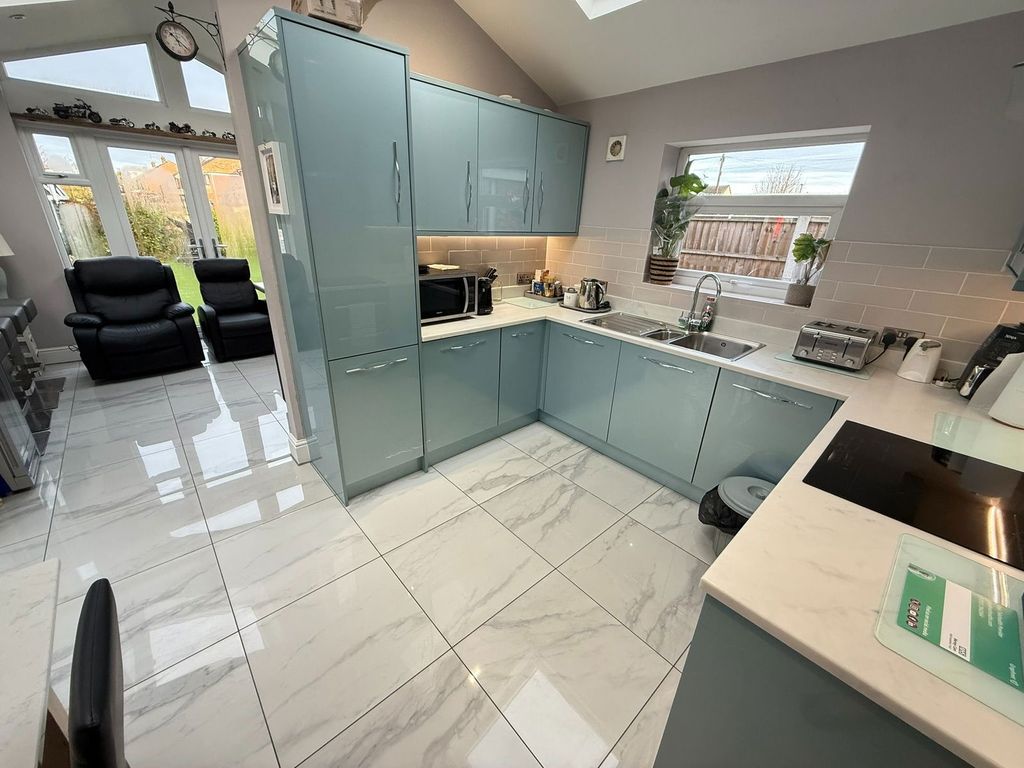 Property photo 2 of 26