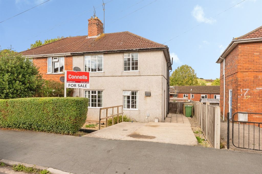 Property photo 2 of 32