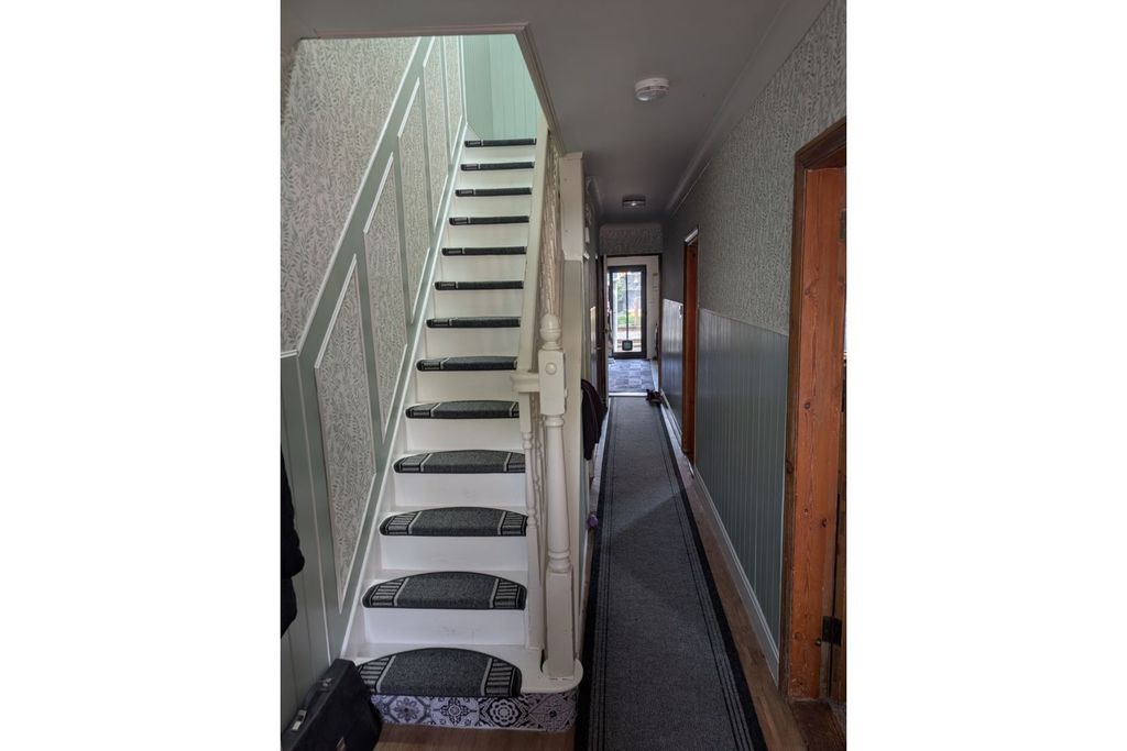 Property photo 2 of 17 Hallway