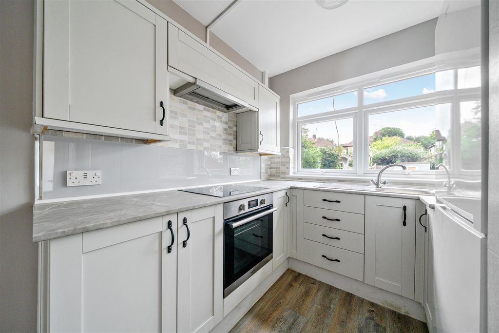 Property photo 2 of 12 13-1298856-13-682F50Ff27541-Arw-13.Jpg