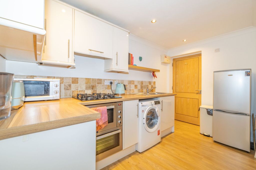 Property photo 3 of 9 Picture 3