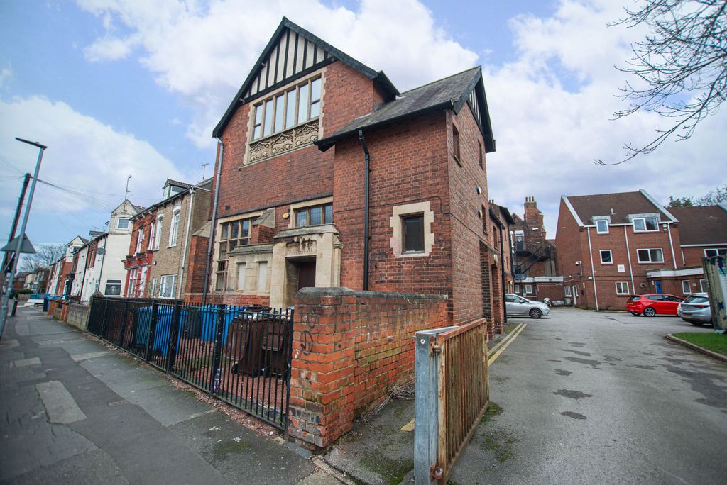 Property photo 1 of 12